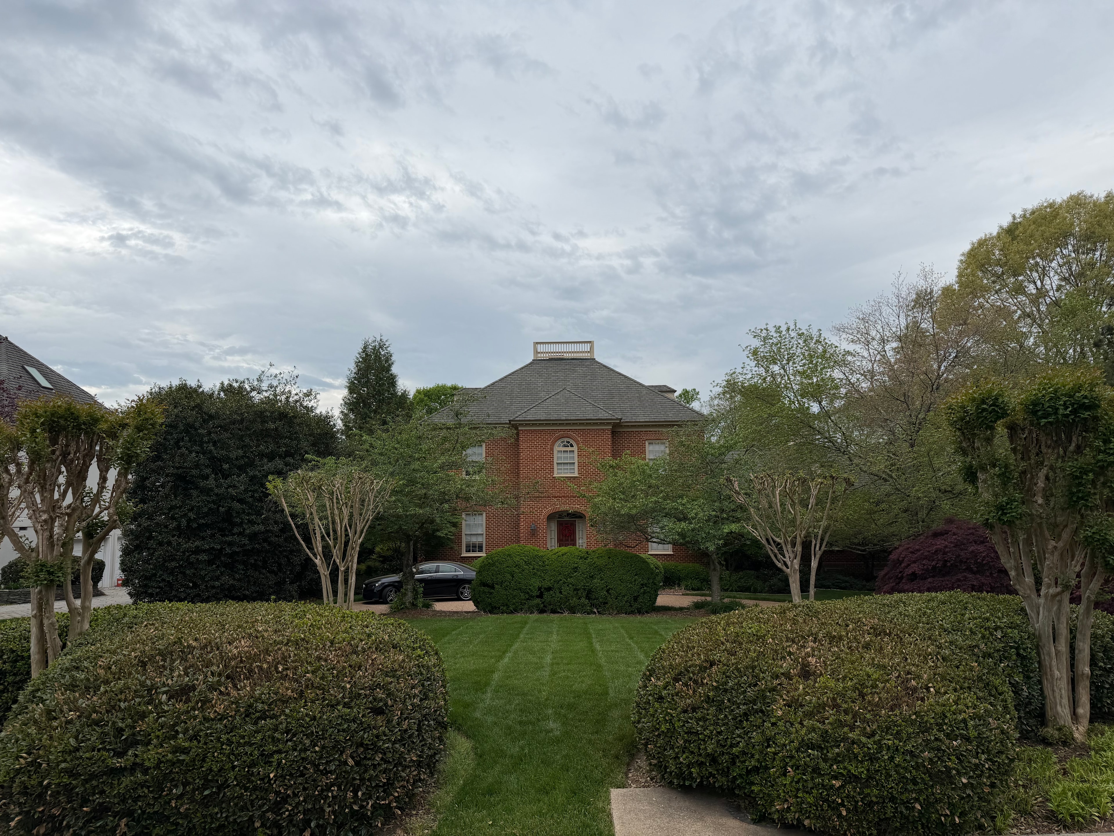 Beautifully maintained front yard lawn
